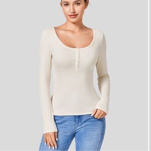 NWT - HALARA Halara Slim Fit Henley Long Sleeve Top - Cream, Size Small
